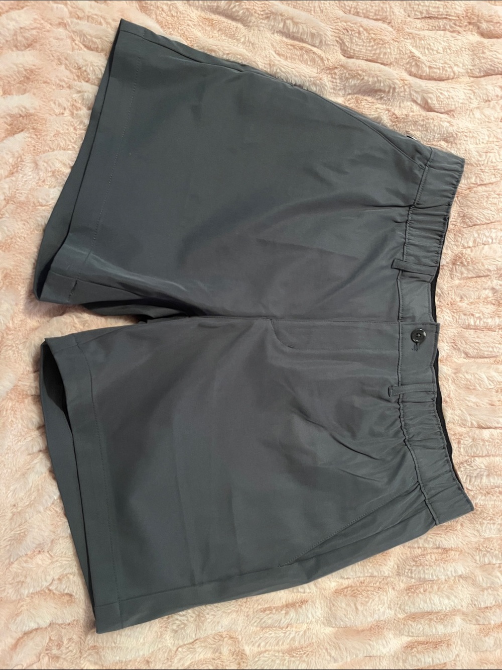 Men’s Flat Front Charcoal Gray Performance Shorts Never Worn 5.5” length